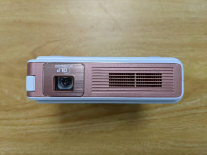 EZCast Proyector de viaje recargable J4, mini proyector de bolsillo pico, batería y altavoz integrados, proyector de video LED inalámbrico portátil 1080P DLP para acampar y viajes, compatible con HDMI, USB, iPhone